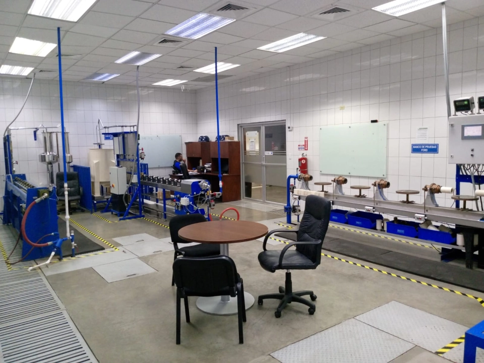 Laboratorio acreditado ISO/IEC 17025 con equipos diseñados por nuestros ingenieros